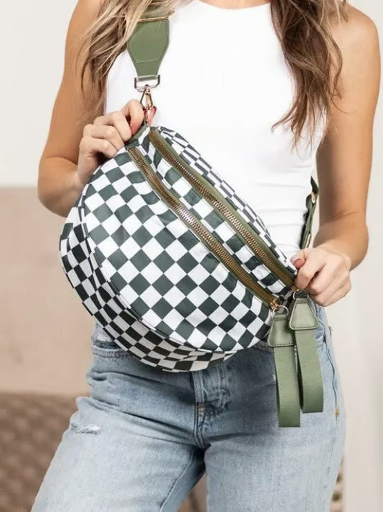 Frankie – Oversized Crescent Sling mit Doppel-Zipper