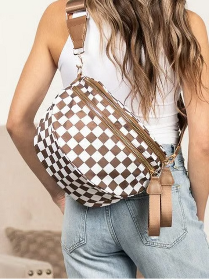 Frankie – Oversized Crescent Sling mit Doppel-Zipper